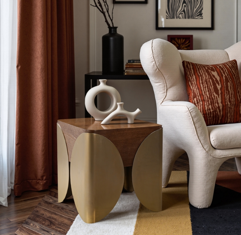 Picture of 20" Oak Wood Side Table